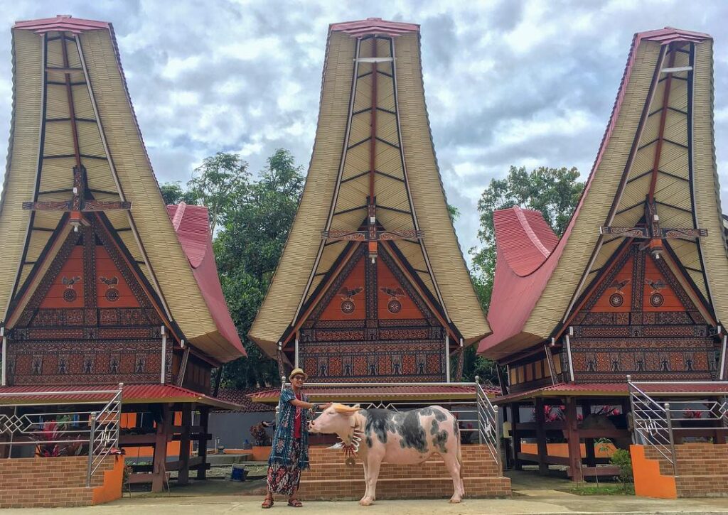 Explore Kampung Adat Kete Kesu Toraja: Rumah Tongkonan dan Kubur Tebing