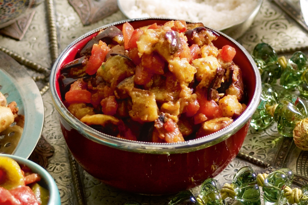 Makanan Lokal Maroko di Pasar Malam Fez: Harira dan Zaalouk